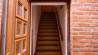 Treppe zu den OG-Wohnungen - Dieses schöne Haus bezahlt sich von allein!