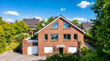 Geräumiges Mehrfamilienhaus mit zwei Ferienwohnungen im Erdgeschoss, 24369 Großwaabs, Mehrfamilienhaus