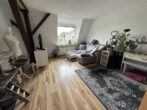 Wohnzimmer - Für Bestager: Wunderschöne 3 Zimmer Wohnung im 1. OG mit Gartenanteil