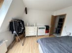 Schlafzimmer - Für Bestager: Wunderschöne 3 Zimmer Wohnung im 1. OG mit Gartenanteil