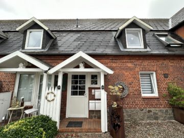 Für Bestager: Wunderschöne 3 Zimmer Wohnung im 1. OG mit Gartenanteil, 24794 Borgstedt, Wohnung