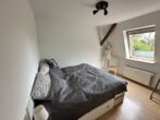 Schlafzimmer - Für Bestager: Wunderschöne 3 Zimmer Wohnung im 1. OG mit Gartenanteil
