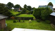 Blick in den Garten - Leben mit Störchen am Naturschutzgebiet