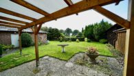 Terrasse Richtung Garten - Leben mit Störchen am Naturschutzgebiet
