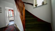 Richtung Küche, Treppe zum OG - Top gepflegt in ruhiger Stadtlage