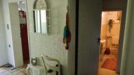 li. Küche, re. Gäste-WC, Gaarge - Insel im Grünen mit viel Platz