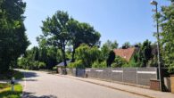 Straßenansicht - Insel im Grünen mit viel Platz
