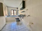 Badezimmer links - Refugium: Zweifamilien- Handwerkerhaus auf großem Grundstück in Seenähe