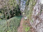 Weg in den Garten - Refugium: Zweifamilien- Handwerkerhaus auf großem Grundstück in Seenähe