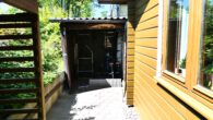 Seite zum Hof - Holzhaus, ebenerdig, mit guten energetischen Eigenschaften