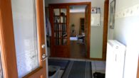 Flur Blick zum Wohnzimmer - Holzhaus, ebenerdig, mit guten energetischen Eigenschaften