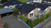 Luftbild Seite rechts - Ebenerdiger Bungalow, KfW55, Bj. 2018, auch für Senioren geeignet