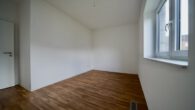 Zimmer links - Ebenerdiger Bungalow, KfW55, Bj. 2018, auch für Senioren geeignet